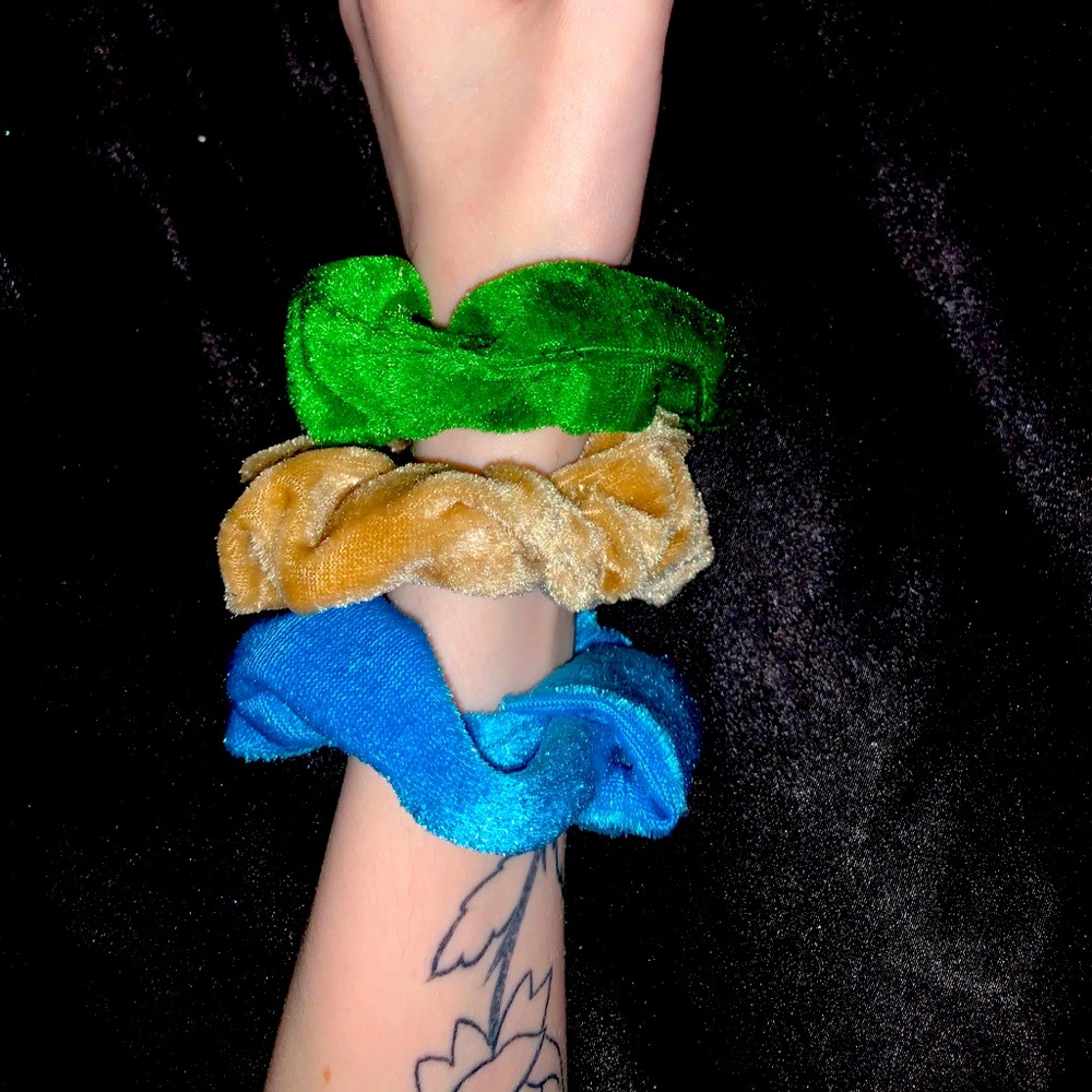 Earth time scrunchies